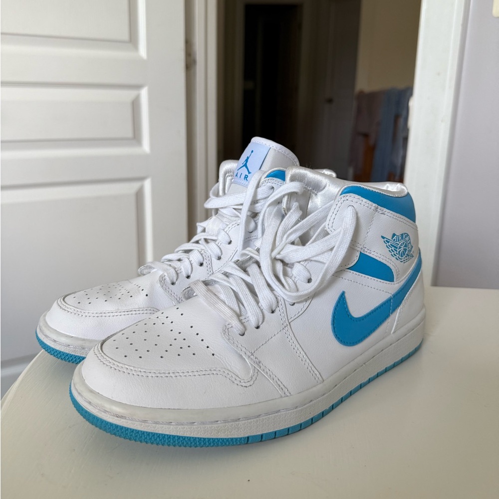 Nike Jordan 1 Mid UNC